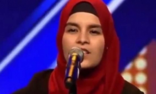 شاهد: شابة محجبة تخطف الأنظار في X Factor التركي