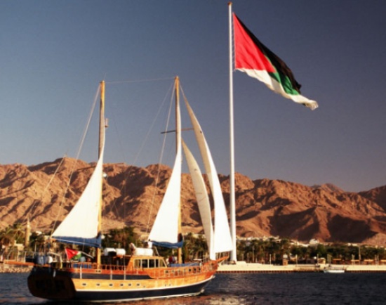 وصول 1700 سائح على متن الباخرة كرستال كرويز