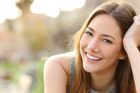 6 نصائح يومية لبشرة نضرة وشعر كثيف 6 نصائح يومية لبشرة نضرة وشعر كثيف