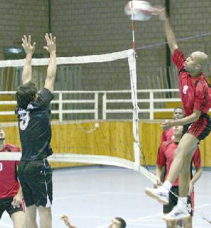 ثلاث مباريات في الدوري الممتاز للكرة الطائرة.. اليوم