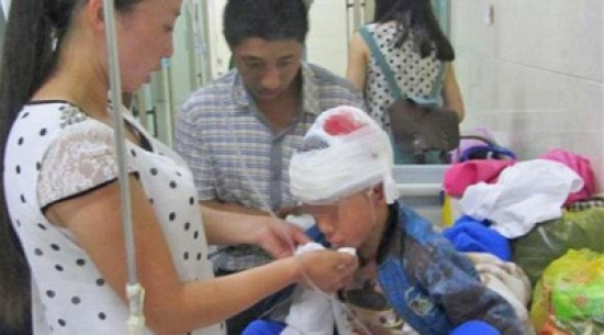 معلم صيني يضرب طلابه بوحشية ويكسر جمجمة أحدهم " صور"