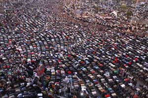 الاسم علي والمهنة هتيف في ميدان التحرير