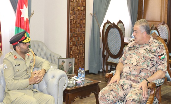 فريحات يستقبل الملحق العسكري الباكستاني فريحات يستقبل الملحق العسكري الباكستاني