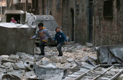 مقتل 10 أشخاص في قصف للنظام على حمص وسط سوريا