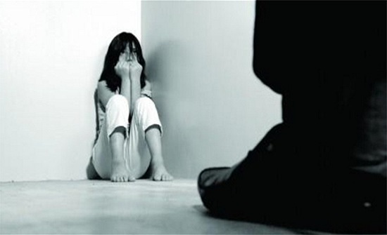 ضبط أحد أرباب السوابق قبل اعتداءه على طفلة اختطفها ضبط أحد أرباب السوابق قبل اعتداءه على طفلة اختطفها