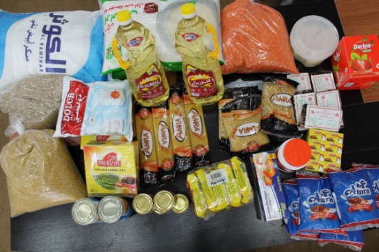 الأوقاف توزع طرودا غذائية وقسائم شراء في عجلون