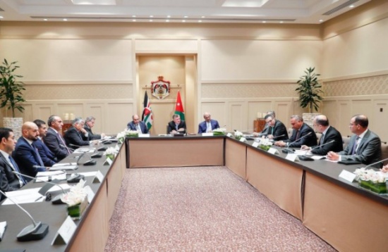الملك: لا تهاون مع اي شخص يضع عقبات أمام تحفيز النمو الاقتصادي الملك: لا تهاون مع اي شخص يضع عقبات أمام تحفيز النمو الاقتصادي