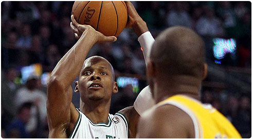 الن يحقق رقماً قياسياً من الرميات الثلاثية