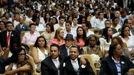 أول مولود بثلاثة آباء !