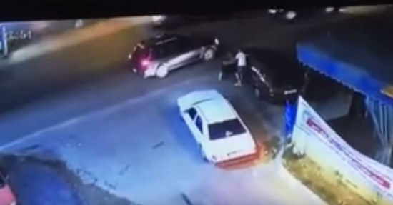 فيديو| انظروا إلى مرتكب جريمة في لبنان كأنه يمثل في فيلم بوليسي!