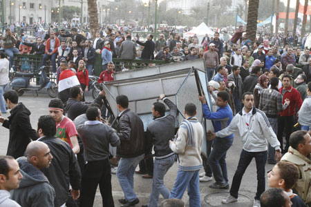 الجيش يسعى لاعادة الاستقرار الى مصر