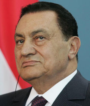   الجمهورية: مبارك يعاني من سرطان القولون ويرفض العلاج في اوروبا ..وانباء عن وصوله السعودية  