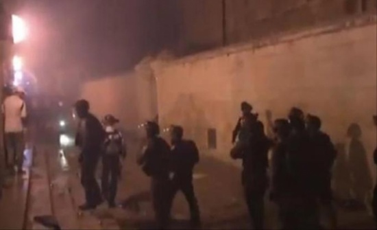 مستوطنون يقتحمون الأقصى واعتقالات بالضفة