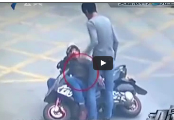 لاعب كونغ فو ينتقم من سارق هاتفه بركلة واحدة