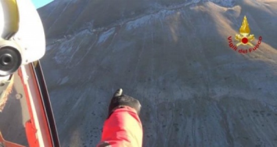 فيديو: زلزال إيطاليا يصدّع جبلاً