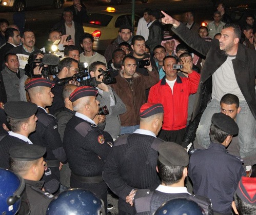 تجدد الإحتجاج أمام الديوان الملكي