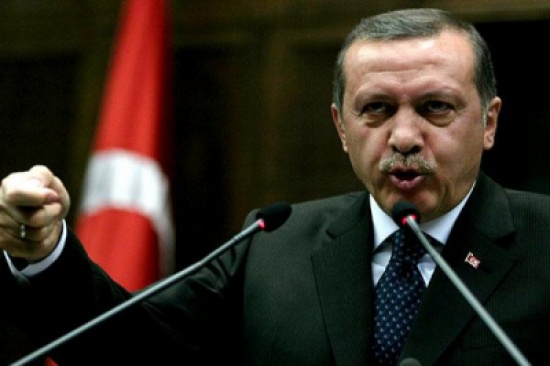 شاهد.. أردوغان يفاجئ الحضور بالتكبير في حفل