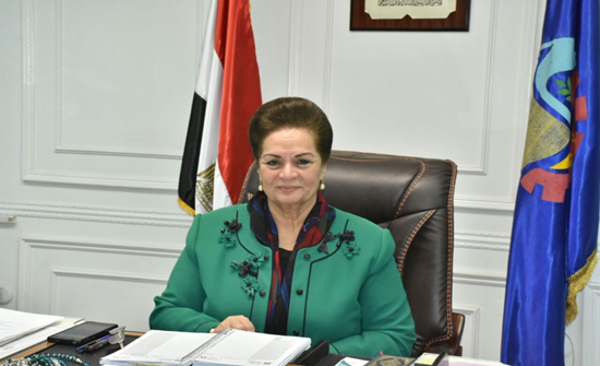 شاهد . . . مسؤولة مصرية تتعرّض لحادث سيارة مباشرةً على الهواء ( فيديو ) شاهد . . . مسؤولة مصرية تتعرّض لحادث سيارة مباشرةً على الهواء ( فيديو )