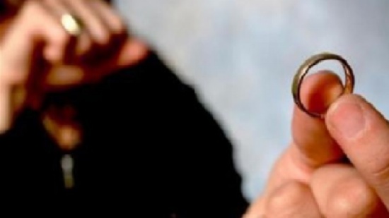 زوجة ترفع دعوى خلع ضد زوجها لأنه يحب تناول البصل مع الأكل