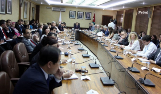 وزير التخطيط يستعرض الوضع الاقتصادي والتحديات التي تواجه المملكة وزير التخطيط يستعرض الوضع الاقتصادي والتحديات التي تواجه المملكة