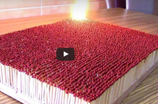 شاهد.. لقطات مذهلة لاشتعال 6 آلاف عود كبريت في آن واحد