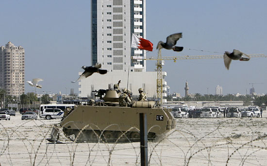 القذافي يخوض معركة العمر والمعارضة البحرينية ترفض عرضا للحوار