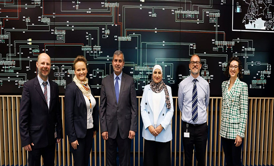 الخرابشة: نعمل على تطوير الشبكة الكهربائية لاستيعاب المزيد من الطاقة المتجددة الخرابشة: نعمل على تطوير الشبكة الكهربائية لاستيعاب المزيد من الطاقة المتجددة