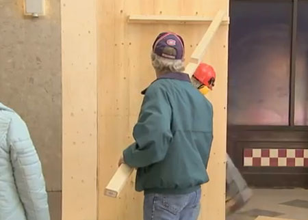 عامل البناء والامرأة