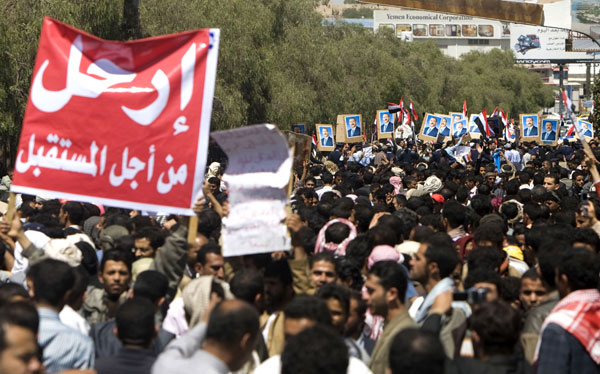  طلاب يتظاهرون في صنعاء للمطالبة باسقاط النظام