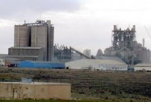 نقابة العاملين في البناء تحذر من تسريح عمال في الاسمنت الاردنية نقابة العاملين في البناء تحذر من تسريح عمال في الاسمنت الاردنية