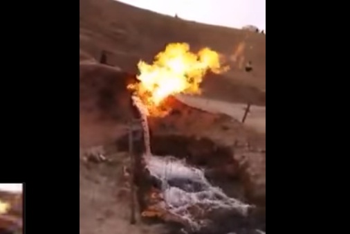 بالفيديو .. عين يخرج منها الماء والنار