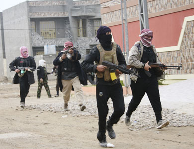 الجيش العراقي يقصف الرمادي جوا لطرد القاعدة