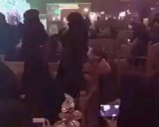 بالفيديو .. حفل غنائي مختلط يتسبب في إغلاق مقهى في جازان السعودية بالفيديو .. حفل غنائي مختلط يتسبب في إغلاق مقهى في جازان السعودية