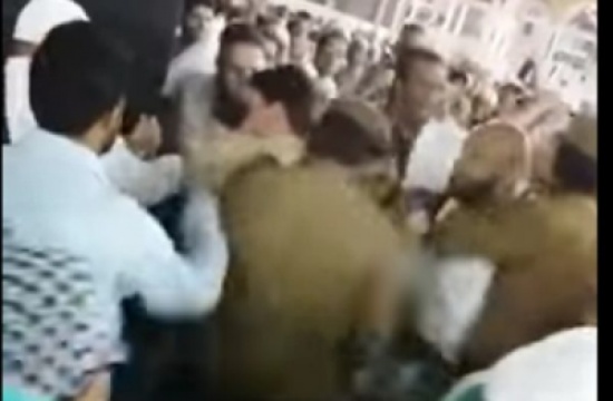 ميراثه بالملايين ويعاني من مشاكل مع عمه.. اعترافات مثيرة للمتهم بإشعال النيران في الحرم! ميراثه بالملايين ويعاني من مشاكل مع عمه.. اعترافات مثيرة للمتهم بإشعال النيران في الحرم!