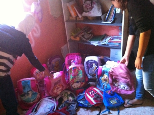 توزيع 3650 حقيبة مدرسية في مديرية اوقاف الرصيفة