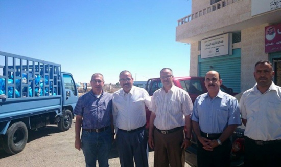 موظفو الضمان يوزعون طرود خير غذائيّة على الاُسر الفقيرة في مريغة وبسطة