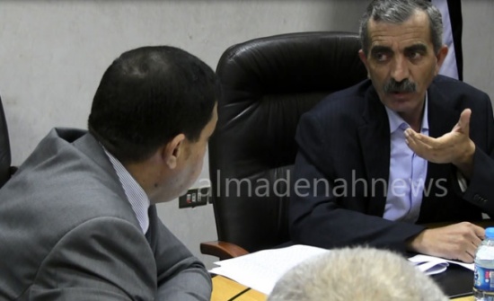 الكشف عن موظف في الحكومة يتقاضى راتبين الكشف عن موظف في الحكومة يتقاضى راتبين