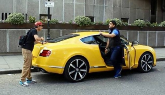 بالصور يتقاضى 20 ألف دولار في الشهر.. ويذهب الى العمل كل 6 أشهرمرة