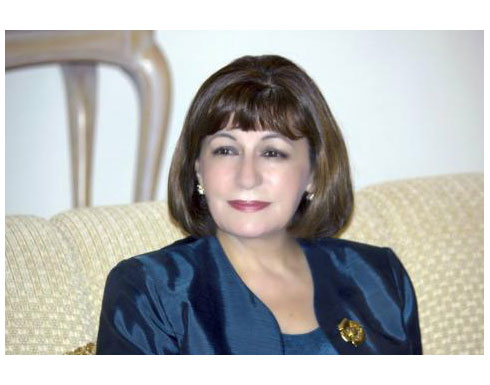 وزيرة الثقافة تلتقي ممثل مؤسسة جائزة البابطين وزيرة الثقافة تلتقي ممثل مؤسسة جائزة البابطين