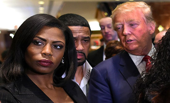 مساعدة الرئيس الأمريكي السابقة: ترامب مضغ وثائق سرية