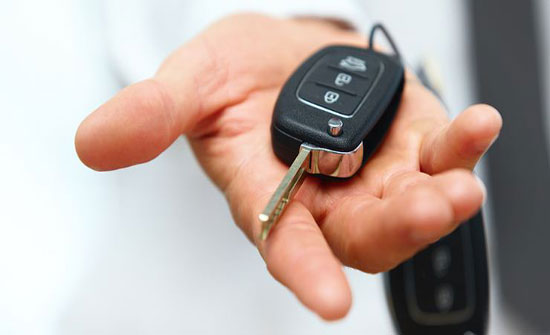 ضبط محتال باع 14 شخصا سيارات لا يملكها عبر مواقع التواصل