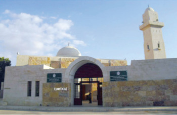 30 الف زائر لمقامات الصحابة بالاغوار الشمالية الشهر الماضي