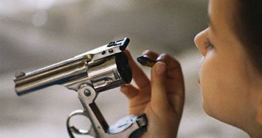 طفل يبلغ 3 أعوام يقتل عن طريق الخطأ طفلا عمره عام بالرصاص طفل يبلغ 3 أعوام يقتل عن طريق الخطأ طفلا عمره عام بالرصاص