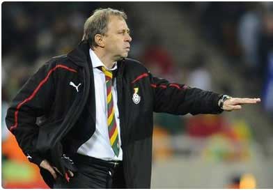 الصربي راييفاتش يقترب من تدريب العنابي