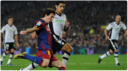 برشلونة يصطدم بفالنسيا وريال يتشبث بالأمل