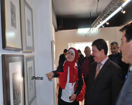 افتتاح معرض الجرافيك الأول لمعلمي وزارة التربية