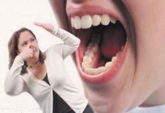 رائحة الفم الكريهة مشكلة كبيرة يسعى الجميع للتخلص منها رائحة الفم الكريهة مشكلة كبيرة يسعى الجميع للتخلص منها