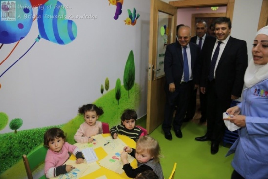وزير العمل يفتتح مركزًا للطفولة في جامعة البترا وزير العمل يفتتح مركزًا للطفولة في جامعة البترا