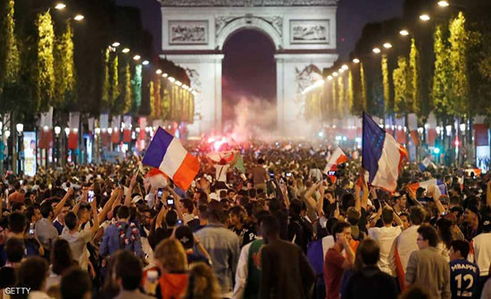 فيديو : احتفالات حاشدة في فرنسا بالتأهل لنهائي المونديال