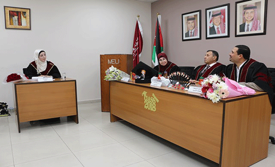 أثر استخدام اللوح التفاعلي في التفكير الإبداعي في مادة الرياضيات لدى طالبات الصف الثامن في الأردن أثر استخدام اللوح التفاعلي في التفكير الإبداعي في مادة الرياضيات لدى طالبات الصف الثامن في الأردن